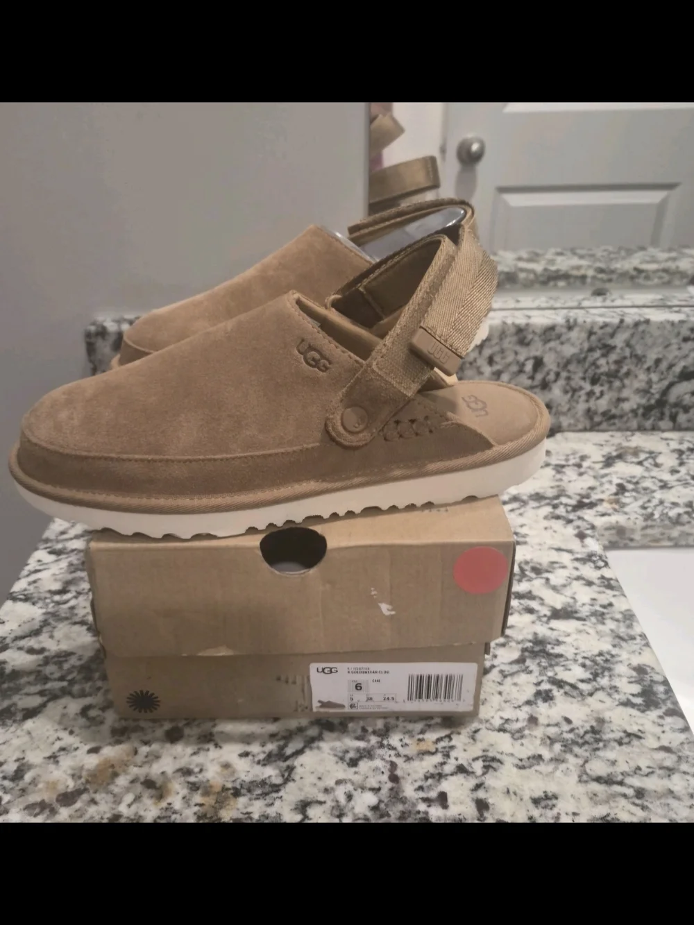 New Classic UGG Slip On CLOG **KIDS size 6 Or Womens Size 8 **